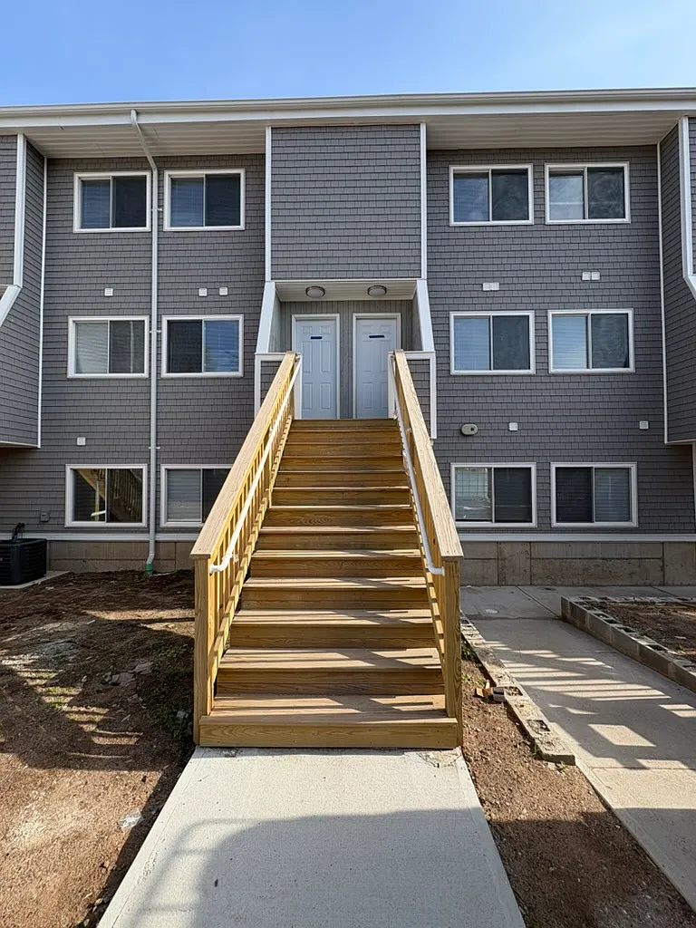 3 bed, 1.5 bath, 1250 sqft, $2,200 — Photo 1