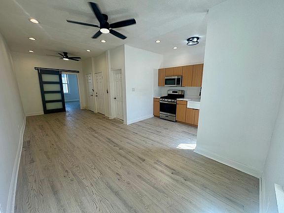 5th image of 20 Marconi Pl APT 2