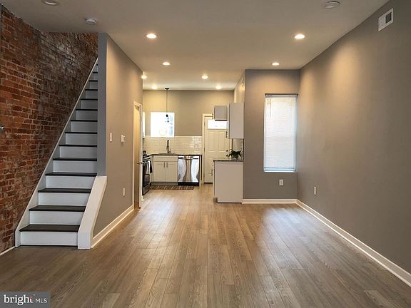 2nd image of 2075 E Stella St