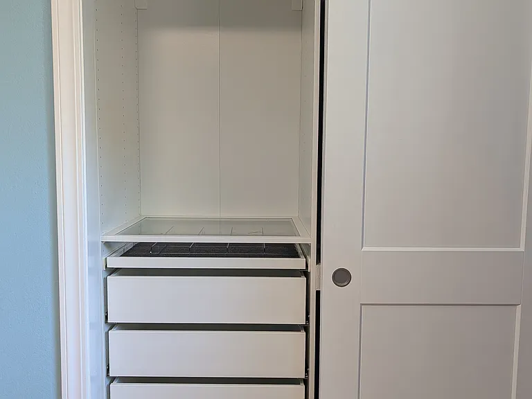 Middle bedroom closet.