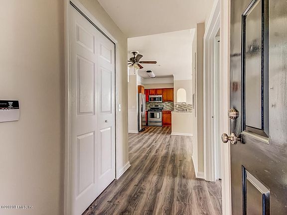 8550 Touchton Rd Unit 627-008-11-Foyer-M