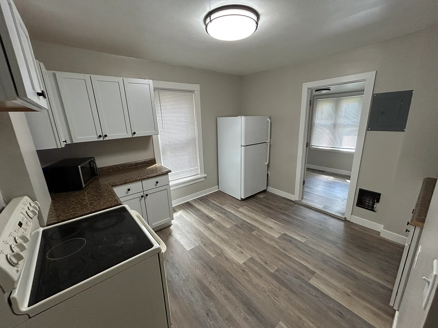 742 1/2 Kirkwood — Photo 3