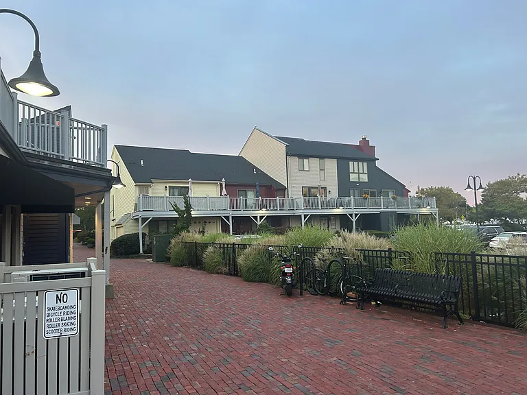 301 Swans Wharf Row — Photo 33