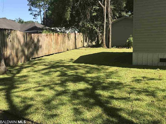 5th image of 9448 Pinewood Ave