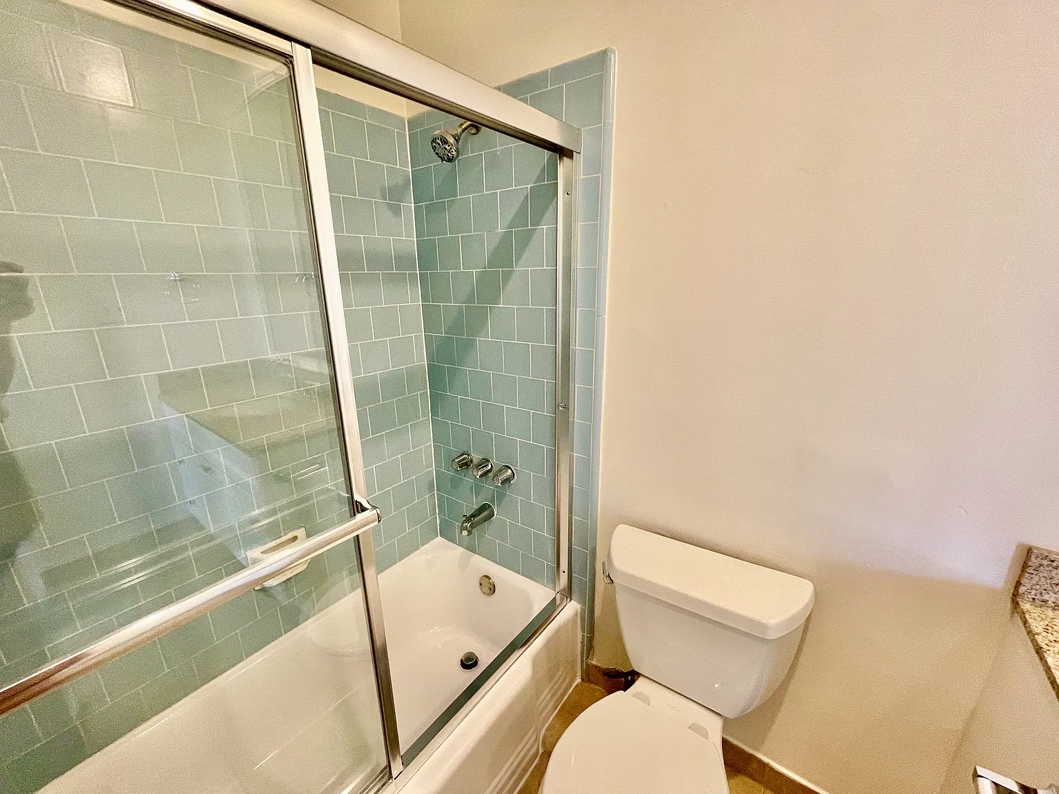 2 bed, 700 sqft, $1,995 — Photo 4