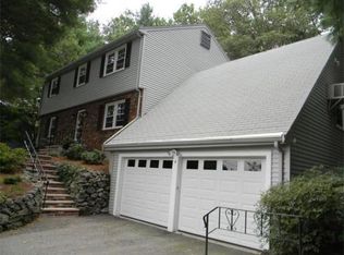4 Sparhawk Dr, Burlington, MA 01803