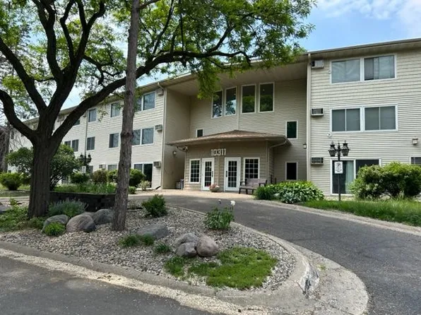 10311 Cedar Lake Rd APT 110, Minnetonka, MN 55305