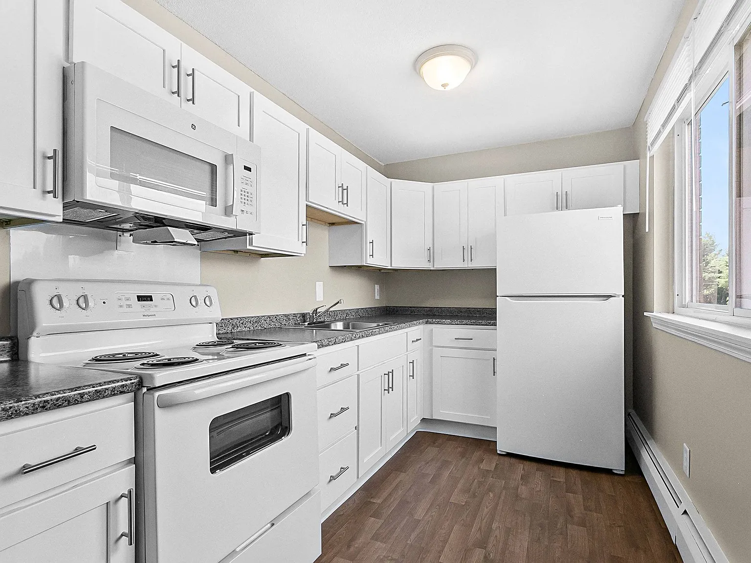 Rose Hill Apartments — Photo 4