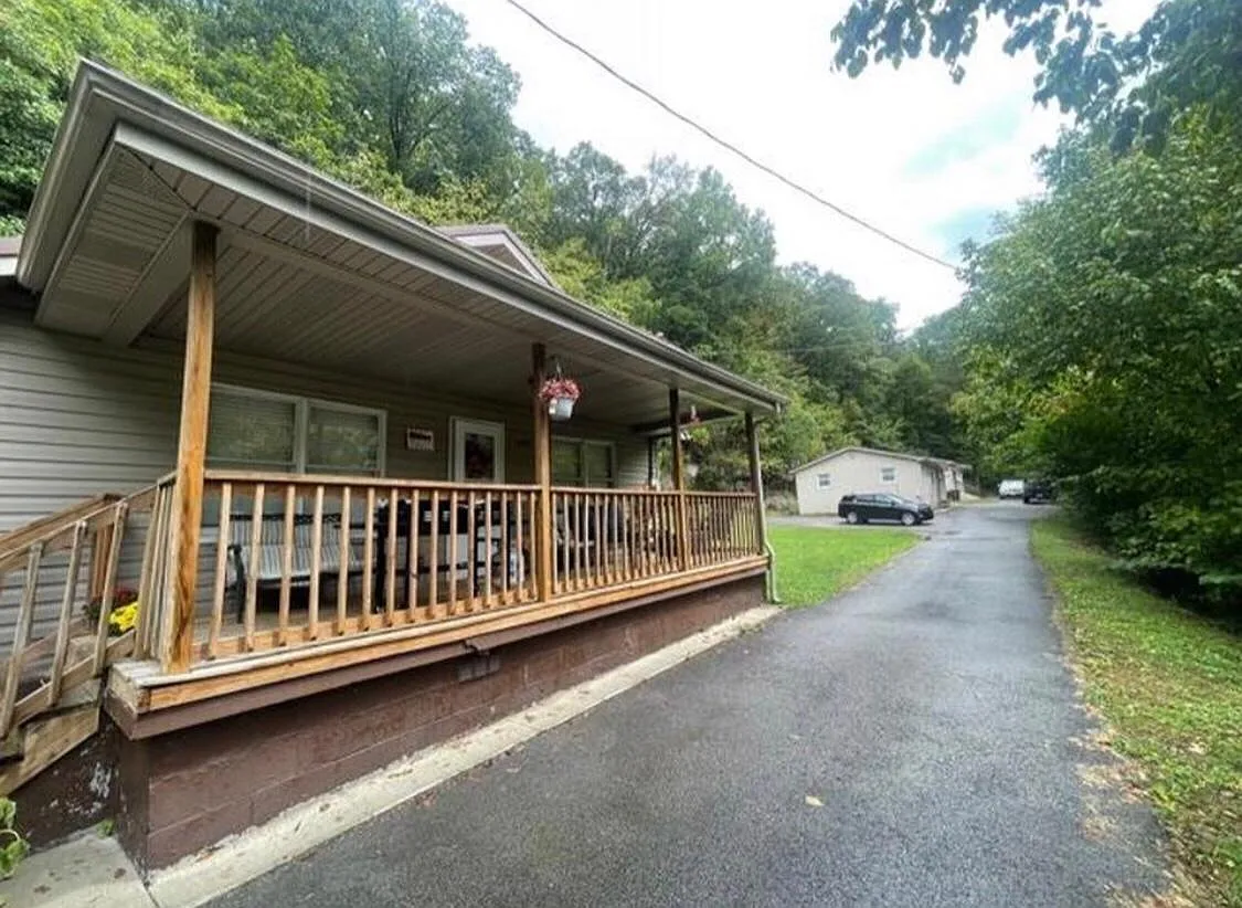 3676 E Shelbiana Rd — Photo 1