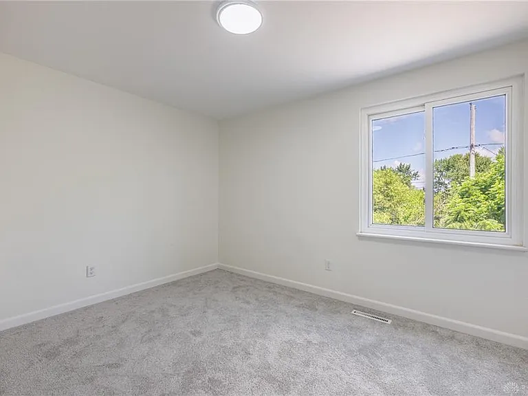 6221 Longford Rd — Photo 23