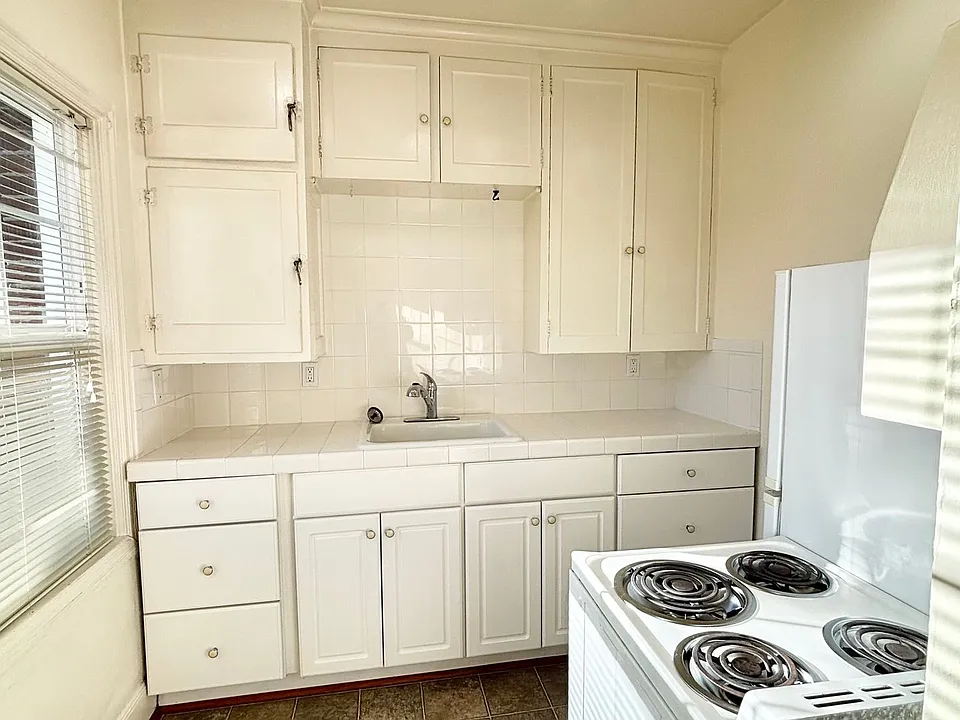 T0108 - Laurelview Apartments