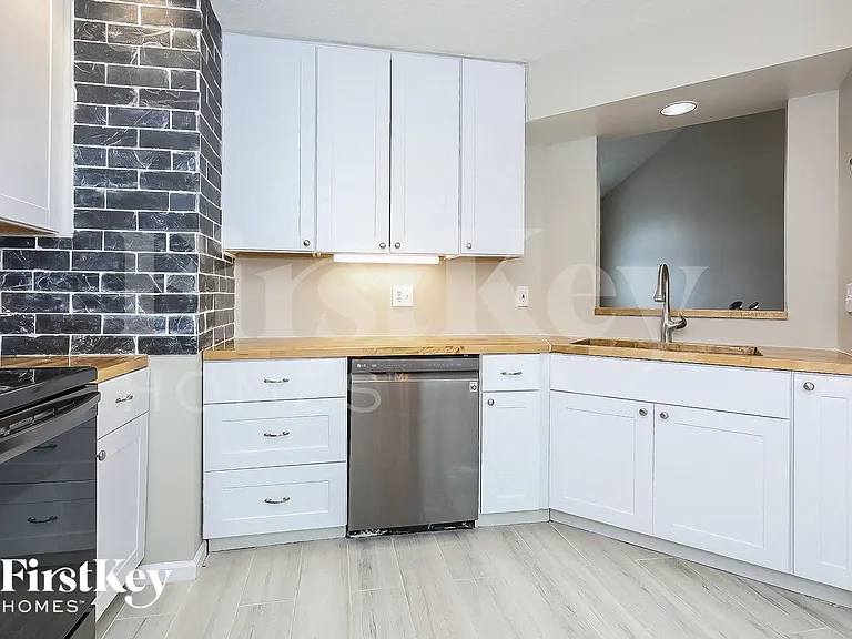 7593 Sun Valley Ct — Photo 8