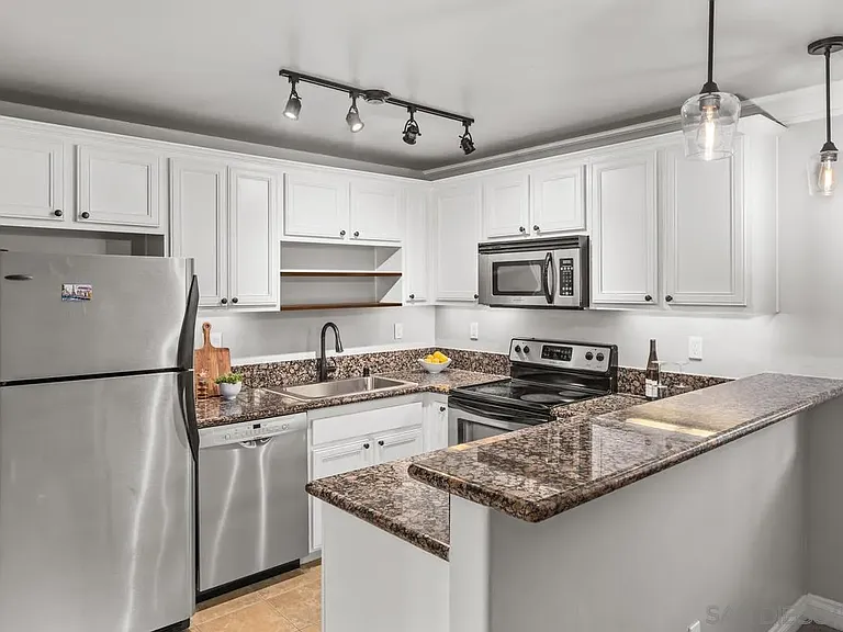 800 N Mollison Ave #21 — Photo 6