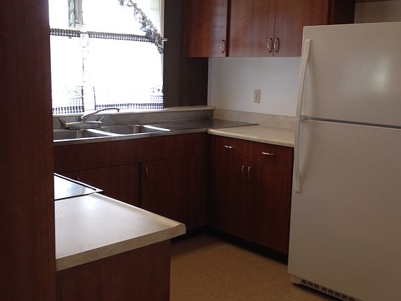 New refrig/freezer , large stainless steel sinks