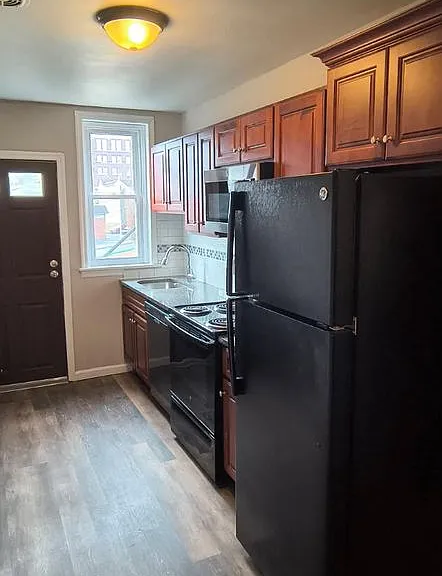 228 W 3rd St #1 — Photo 12
