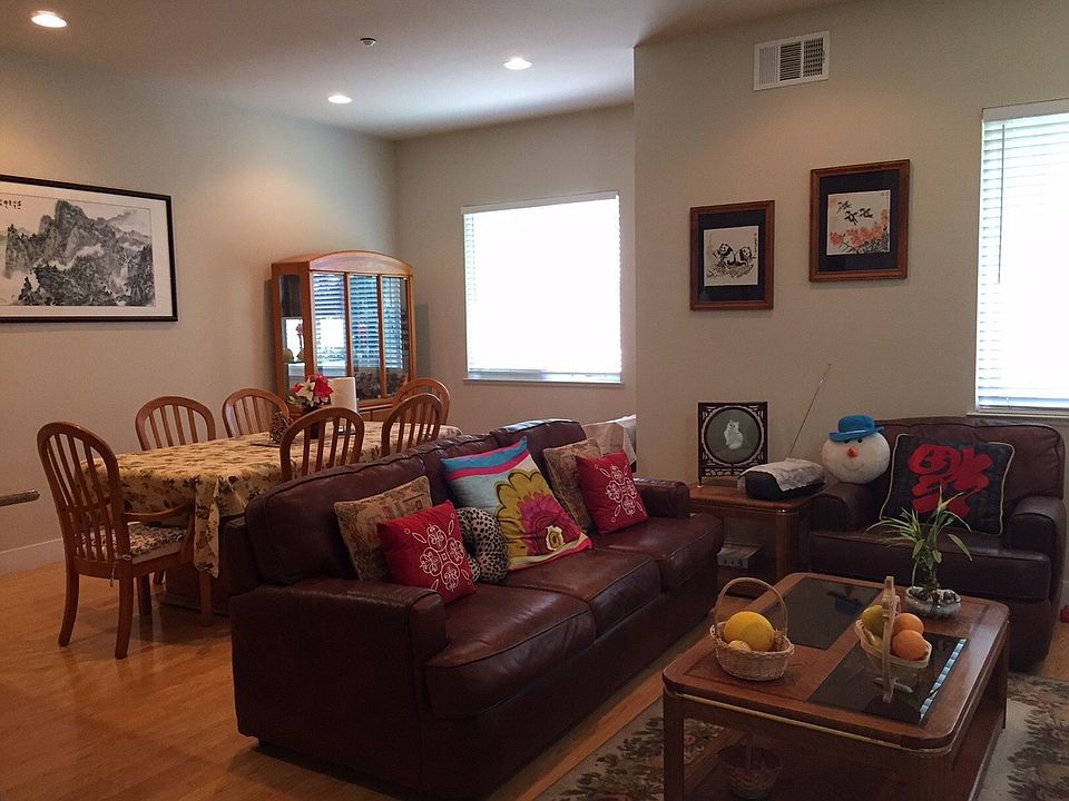 1st image of 1015 E Meadow Cir