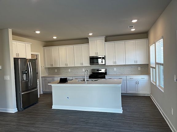 3rd image of 114 Martel Dr