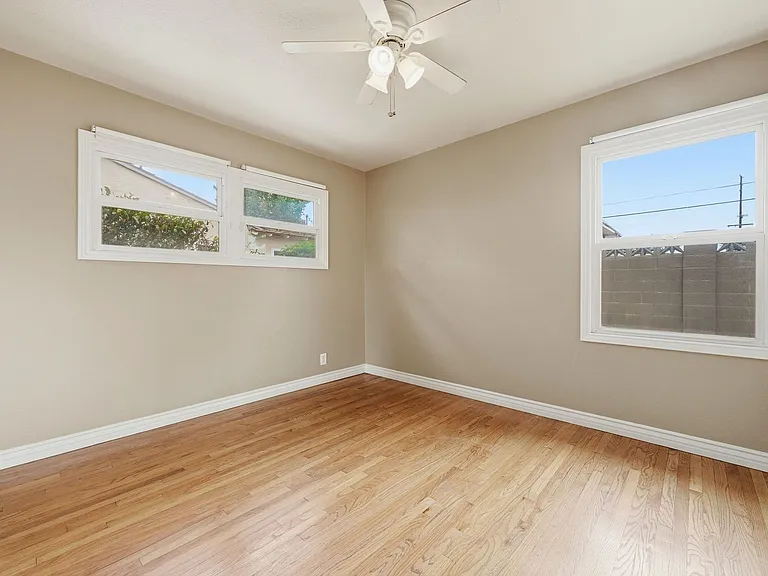 345 N Shattuck Pl — Photo 9