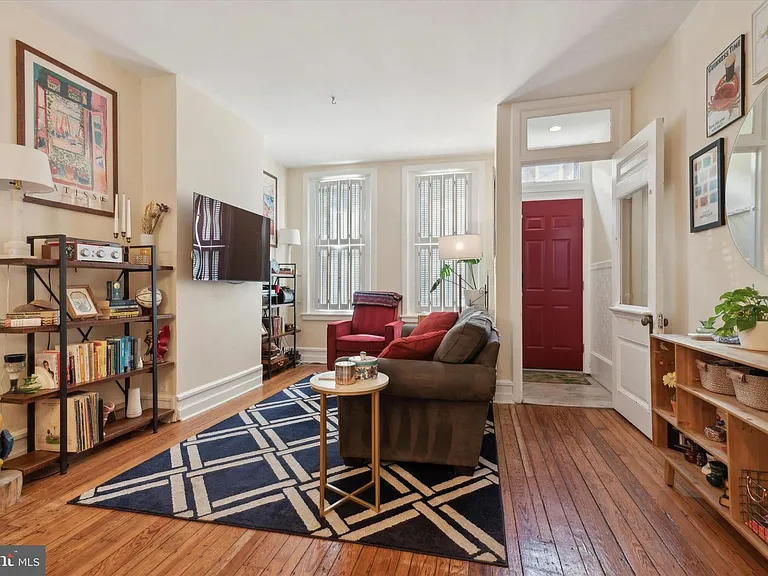 889 N Bucknell St — Photo 3