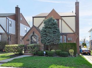 6942 180th St, Fresh Meadows, NY 11365