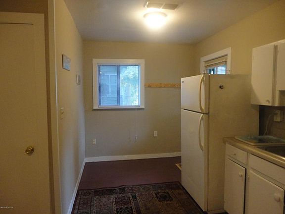 4th image of 109 Pine Ave N
