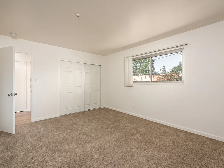 Los Robles Apartments — Photo 7