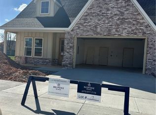 5912 S 41st St, Rogers, AR 72758