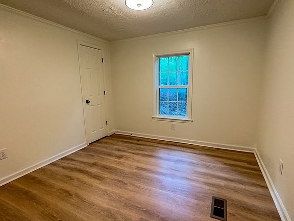 3rd image of 600 Lakeside Dr