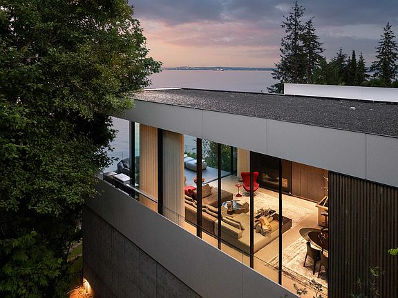 4th image of 3478 Marine Dr