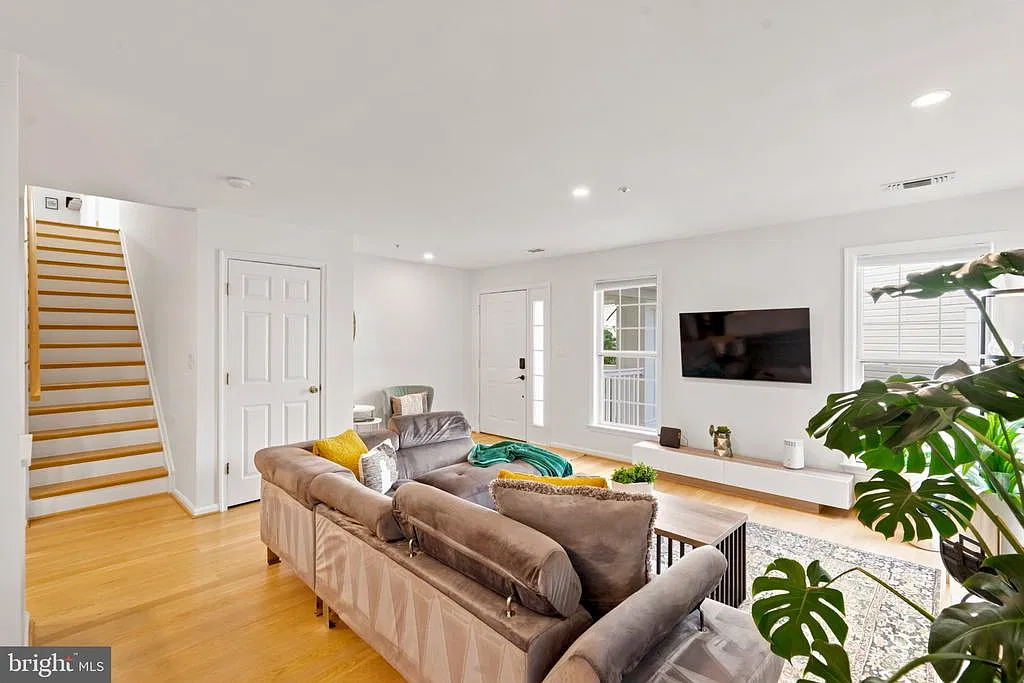 2 bed, 2.5 bath, 1109 sqft, $3,790 — Photo 3