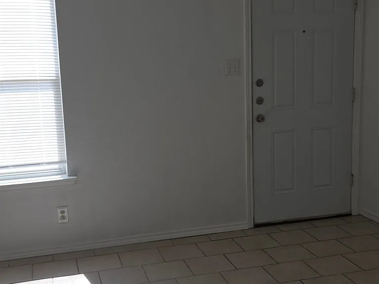 1107 Circle M Dr #B — Photo 2