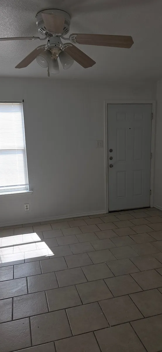 Building Photo - 1107 Circle M Dr #B