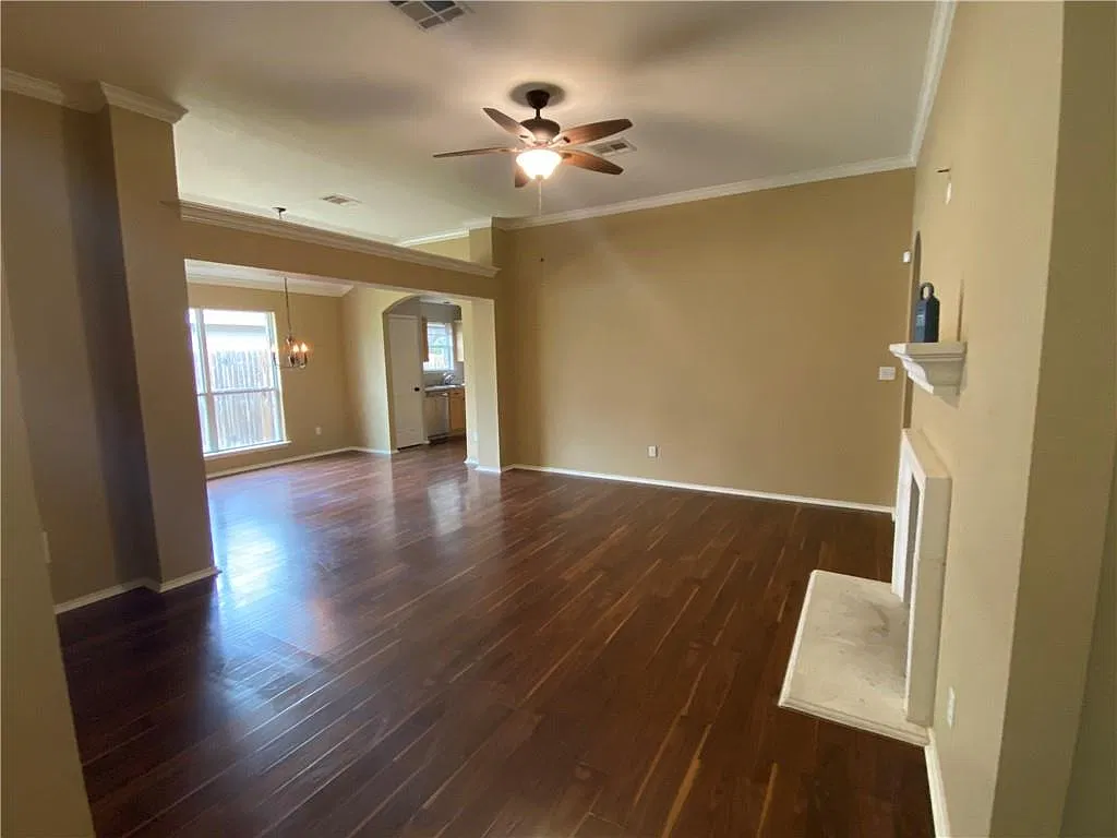 4 bed, 2.0 bath, 1645 sqft, $1,895 — Photo 3