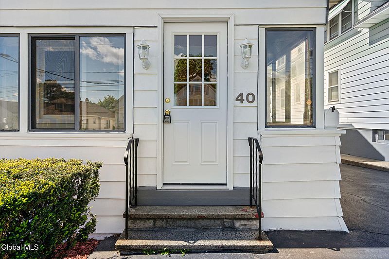 3rd image of 40 Lawn Avenue