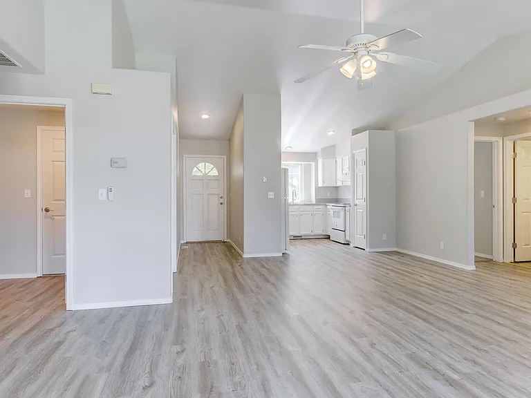 7838 W Prince St — Photo 6