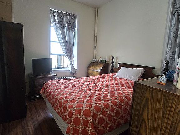4th image of 263 S 2nd St #C2