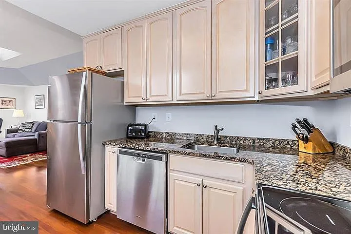 104 Woodside Rd #A305 — Photo 10