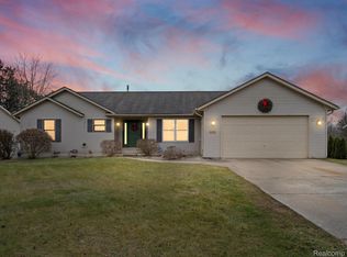 6283 Cooley Lake Rd, Waterford, MI 48327