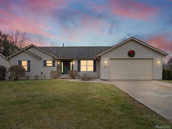 6283 Cooley Lake Rd, Waterford, MI 48327