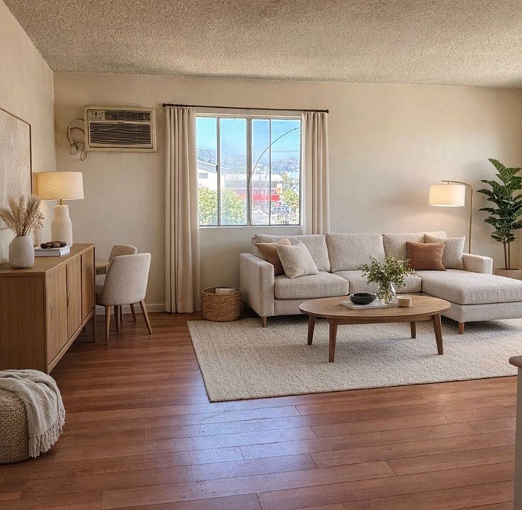 1st image of 1025 N Mariposa Ave APT 2