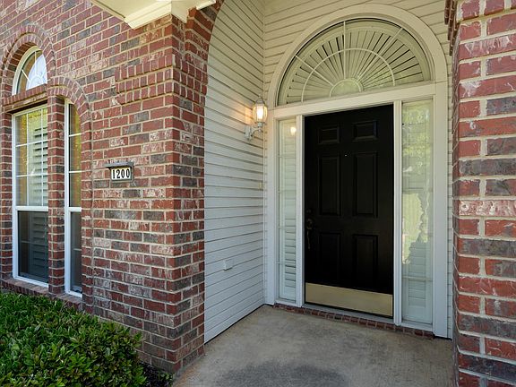 2nd image of 1200 Towne Lake Dr