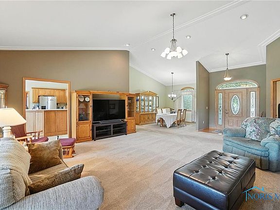 4th image of 421 Pine Valley Dr