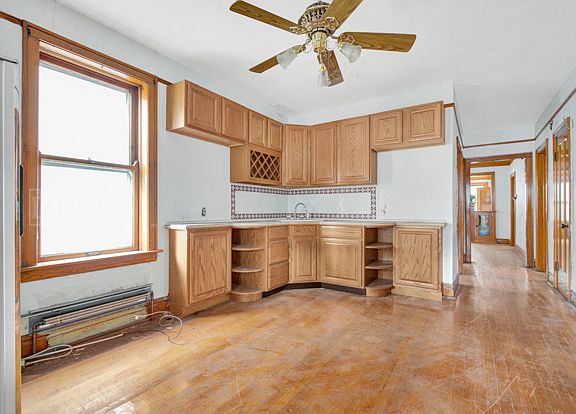 5th image of 4517 S Rockwell St