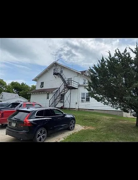 207 NW 2nd St #7 — Photo 1
