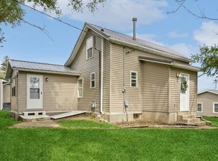 307 S High Ave, Oxford, IA