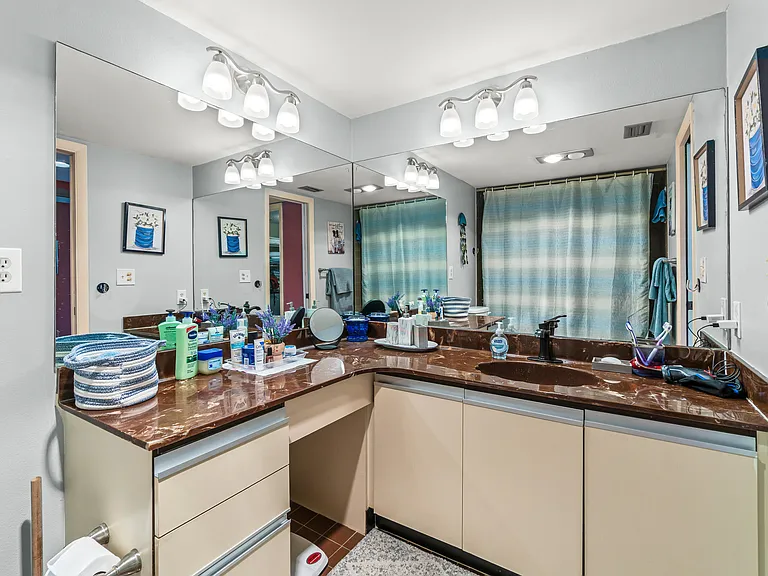 5687 Fairway Park Dr — Photo 24