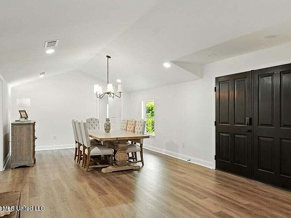3rd image of 280 Bobby Ln