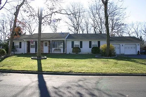 407 Carr St photo 1