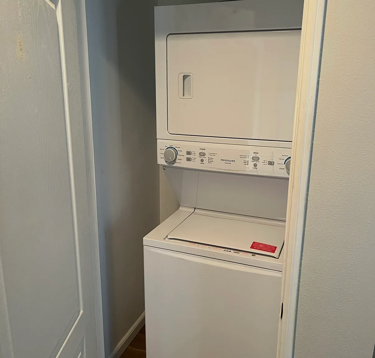 1 bed, 800 sqft, $2,400 — Photo 3