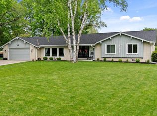 9746 N Kent Ct, Mequon, WI